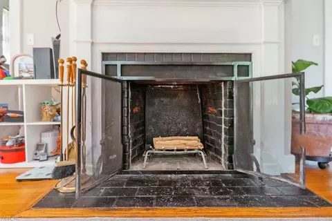 Entry Way - 40 Pear Ave, Hampton, VA 23661 photo 6 of 8