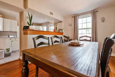 Dining - 40 Pear Ave, Hampton, VA 23661 photo 1 of 2