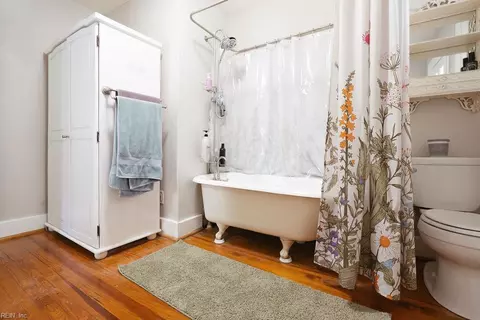 Bath - 40 Pear Ave, Hampton, VA 23661 photo 4 of 5
