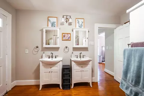 Bath - 40 Pear Ave, Hampton, VA 23661 photo 5 of 5