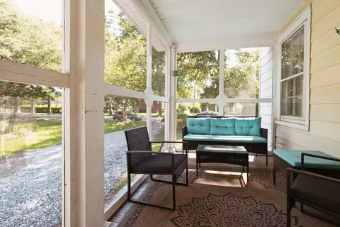 Exterior - 40 Pear Ave, Hampton, VA 23661 photo 5 of 6