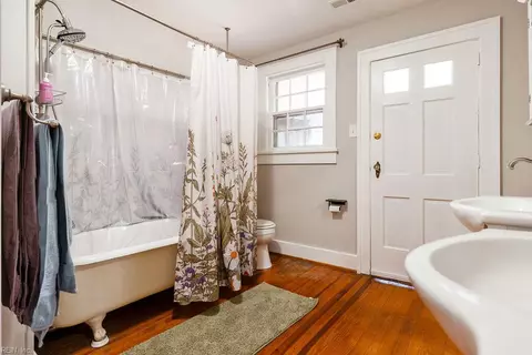Bath - 40 Pear Ave, Hampton, VA 23661 photo 3 of 5