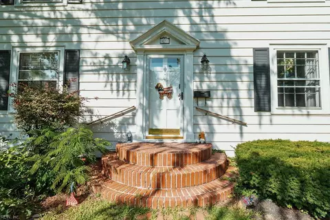 Exterior - 40 Pear Ave, Hampton, VA 23661 photo 2 of 6