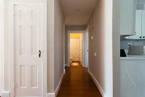 Entry Way - 40 Pear Ave, Hampton, VA 23661 photo 3 of 8