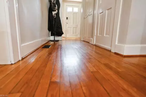 Entry Way - 40 Pear Ave, Hampton, VA 23661 photo 8 of 8