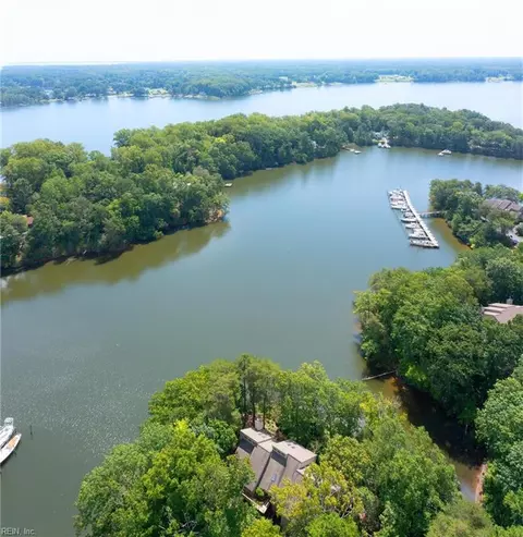 58 Villa Ridge Dr, Hartfield, VA 23071