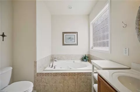 Bath - 1225 Eagle Pointe Way, Chesapeake, VA 23322 photo 4 of 5