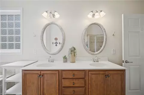 Bath - 1225 Eagle Pointe Way, Chesapeake, VA 23322 photo 2 of 5