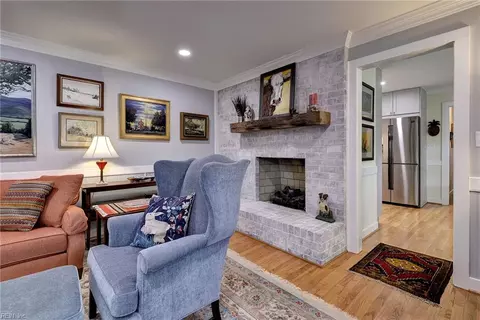Living - 9084 River Cres, Suffolk, VA 23433 photo 3 of 4