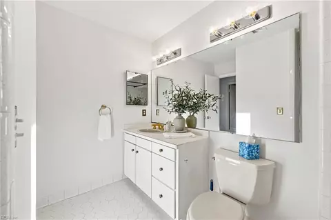 Bath - 3604 Harding Dr, Chesapeake, VA 23321 photo 3 of 4