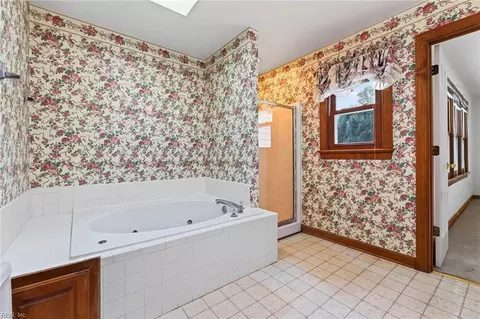 Bath - 619 Bartell Dr, Chesapeake, VA 23322 photo 4 of 5