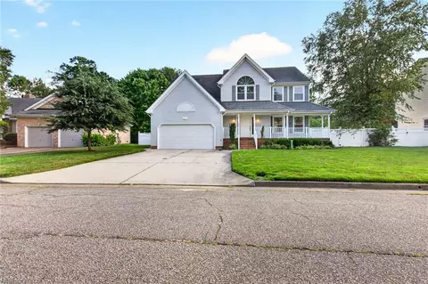Exterior - 619 Bartell Dr, Chesapeake, VA 23322 photo 4 of 14