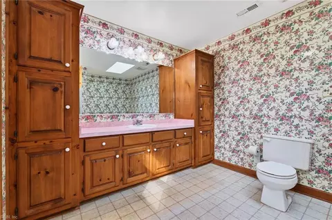 Bath - 619 Bartell Dr, Chesapeake, VA 23322 photo 3 of 5