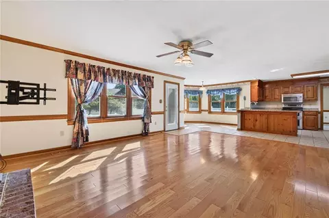 Living - 619 Bartell Dr, Chesapeake, VA 23322 photo 2 of 5