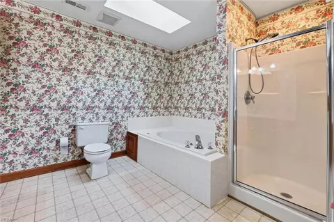 Bath - 619 Bartell Dr, Chesapeake, VA 23322 photo 2 of 5