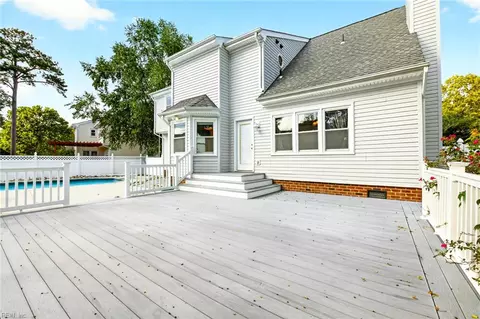 Exterior - 619 Bartell Dr, Chesapeake, VA 23322 photo 9 of 14