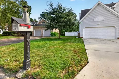 Exterior - 619 Bartell Dr, Chesapeake, VA 23322 photo 3 of 14