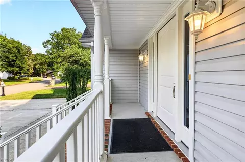 Exterior - 619 Bartell Dr, Chesapeake, VA 23322 photo 6 of 14