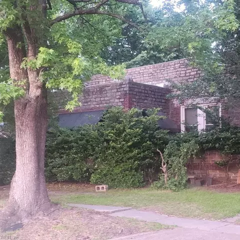 68 Gillis Rd, Portsmouth, VA 23702