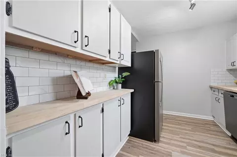 Kitchen - 825 W 48th St, Norfolk, VA 23508 photo 3 of 4
