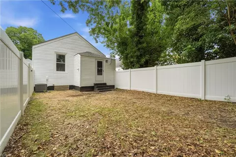 Exterior - 825 W 48th St, Norfolk, VA 23508 photo 11 of 12