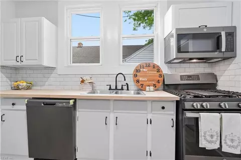 Kitchen - 825 W 48th St, Norfolk, VA 23508 photo 4 of 4