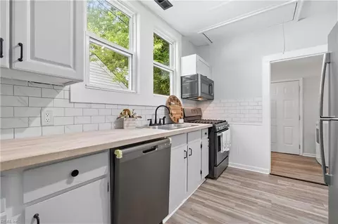 Kitchen - 825 W 48th St, Norfolk, VA 23508 photo 2 of 4