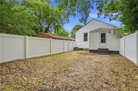 Exterior - 825 W 48th St, Norfolk, VA 23508 photo 10 of 12
