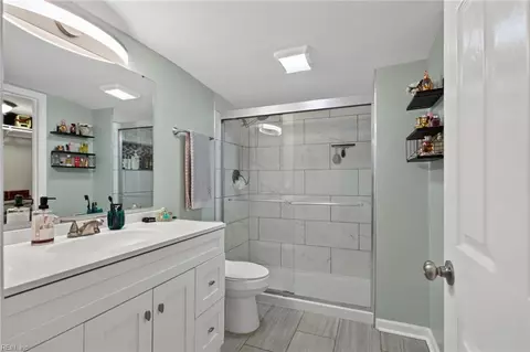 Bath - 1919 Seward Dr, Hampton, VA 23663 photo 1 of 2