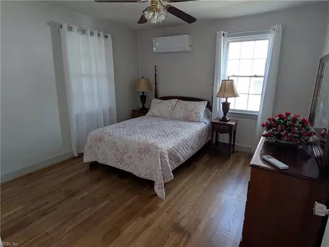 Bedroom - 14 Plaza Dr, Hampton, VA 23669 photo 2 of 4