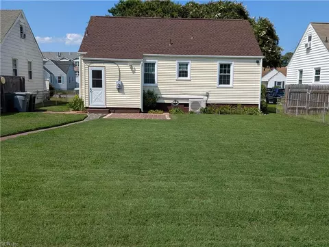 Exterior - 14 Plaza Dr, Hampton, VA 23669 photo 3 of 3
