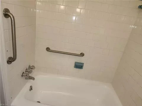 Bath - 809 Burton St, Hampton, VA 23666 photo 2 of 5