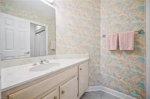 Bath - 9 Whitaker Ct, Williamsburg, VA 23188 photo 6 of 7