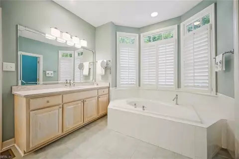 Bath - 9 Whitaker Ct, Williamsburg, VA 23188 photo 2 of 7