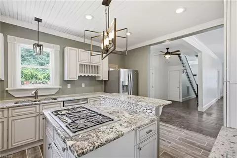 Entry Way - 618 S Armistead Ave, Hampton, VA 23669 photo 1 of 1