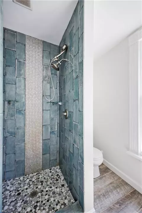 Bath - 618 S Armistead Ave, Hampton, VA 23669 photo 2 of 5