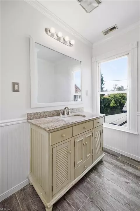 Bath - 618 S Armistead Ave, Hampton, VA 23669 photo 3 of 5
