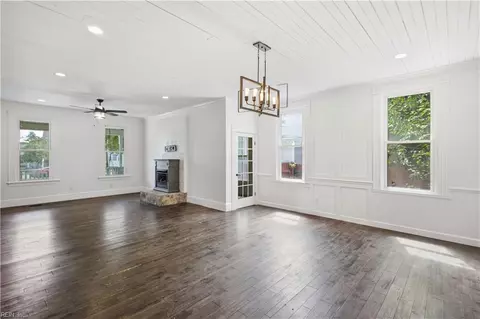 Living - 618 S Armistead Ave, Hampton, VA 23669 photo 2 of 3