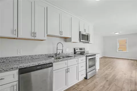 Entry Way - 615 Bell St, Hampton, VA 23661 photo 4 of 5