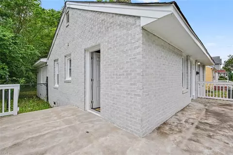 Exterior - 615 Bell St, Hampton, VA 23661 photo 7 of 9