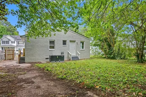 Exterior - 615 Bell St, Hampton, VA 23661 photo 8 of 9