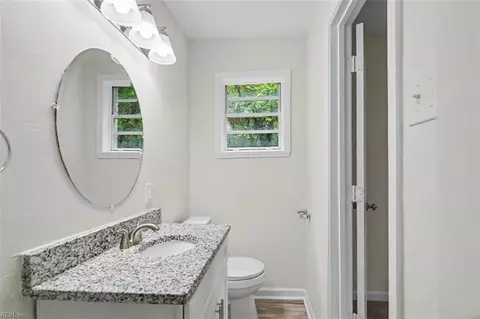 Bath - 615 Bell St, Hampton, VA 23661 photo 1 of 3