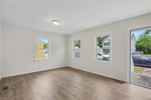 Living - 615 Bell St, Hampton, VA 23661 photo 4 of 5