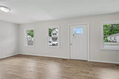 Living - 615 Bell St, Hampton, VA 23661 photo 5 of 5