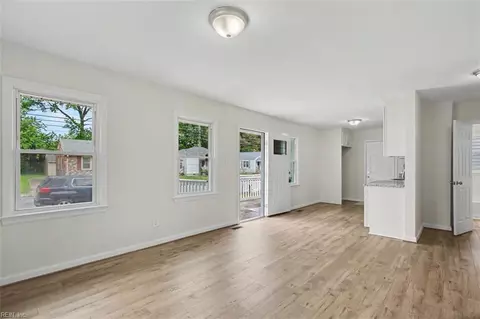 Living - 615 Bell St, Hampton, VA 23661 photo 3 of 5