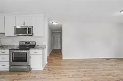 Entry Way - 615 Bell St, Hampton, VA 23661 photo 1 of 5