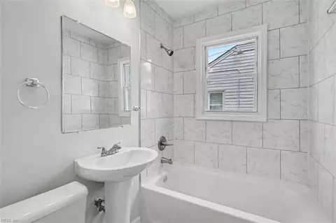 Bath - 615 Bell St, Hampton, VA 23661 photo 3 of 3