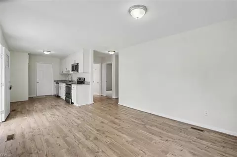 Living - 615 Bell St, Hampton, VA 23661 photo 2 of 5