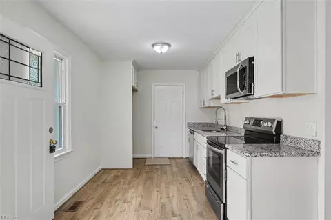 Entry Way - 615 Bell St, Hampton, VA 23661 photo 2 of 5