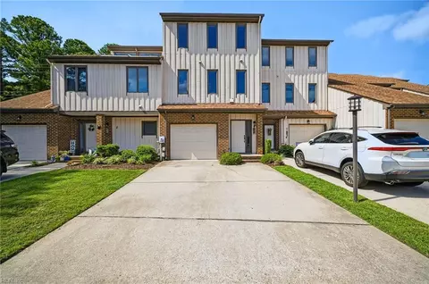 4 Sandie Point Ln #B, Portsmouth, VA 23701